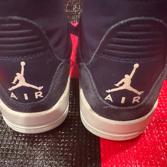 Jordan 3 Retro Explorer XX
Midnight Navy Light Cream (Women's) size 6.5 - Picture 4 of 7